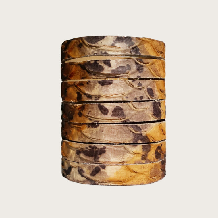 Python mandzsetta hétrészes bőr karkötő