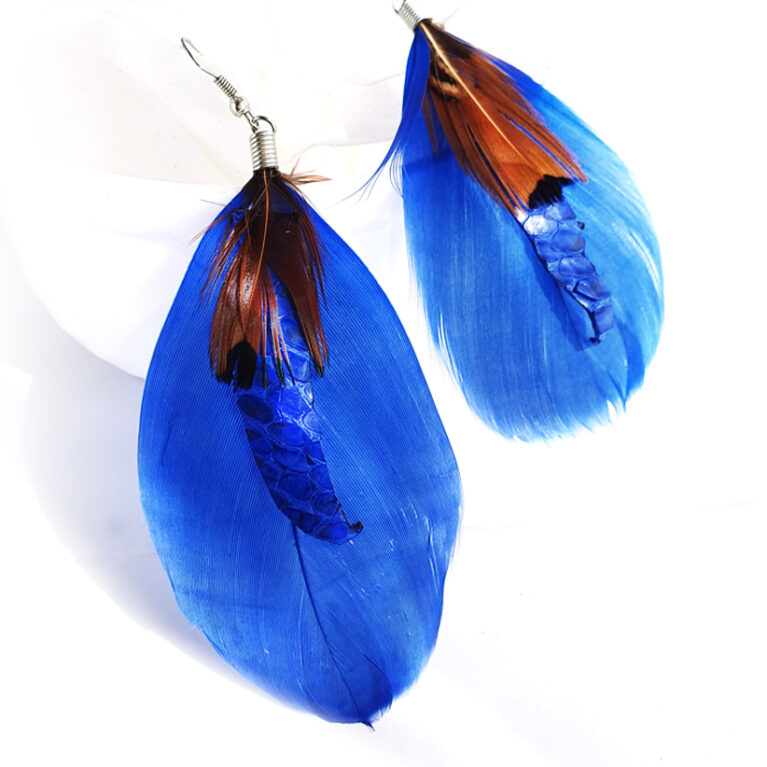 Királykék toll fülbevaló kígyóbőrrel