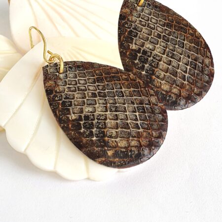 Kagylós kígyóbőr fülbevaló
