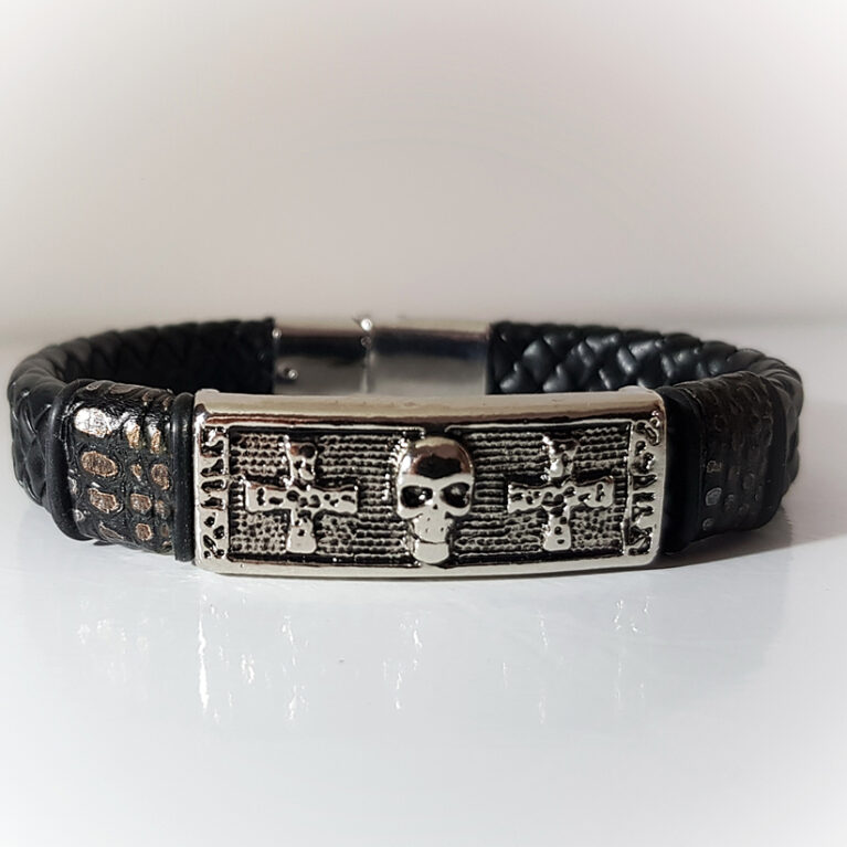 Koponyás karkötő kereszttel