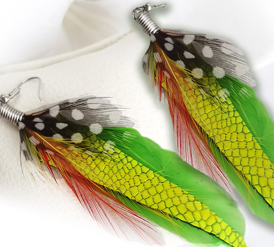 Zöldes pisztácia bőr toll fülbevaló