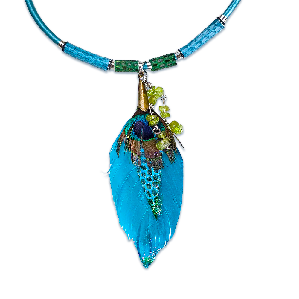 Pávatollas türkizzöld bőr nyaklánc